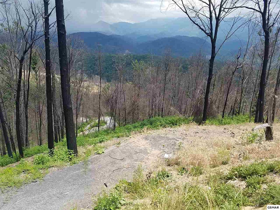 2nd image of 864 N Skyline Dr