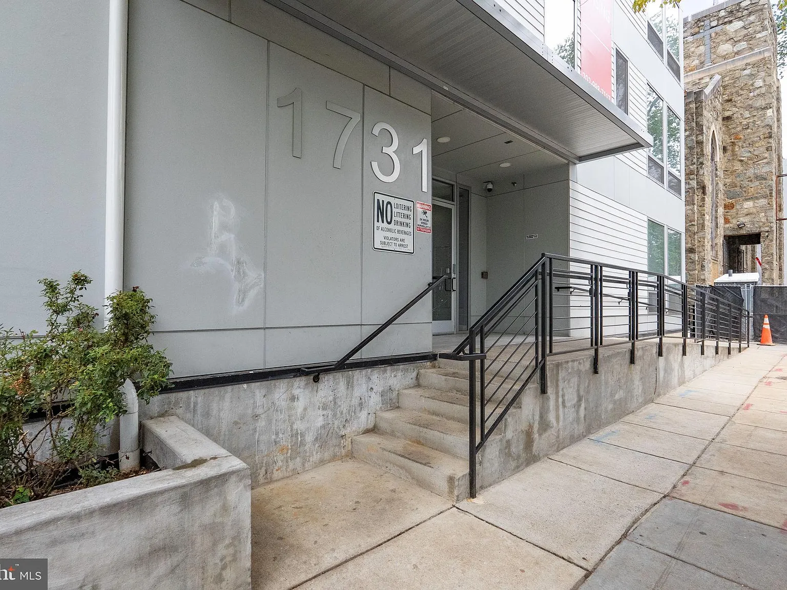 1 bed, 550 sqft, $2,360 — Photo 3