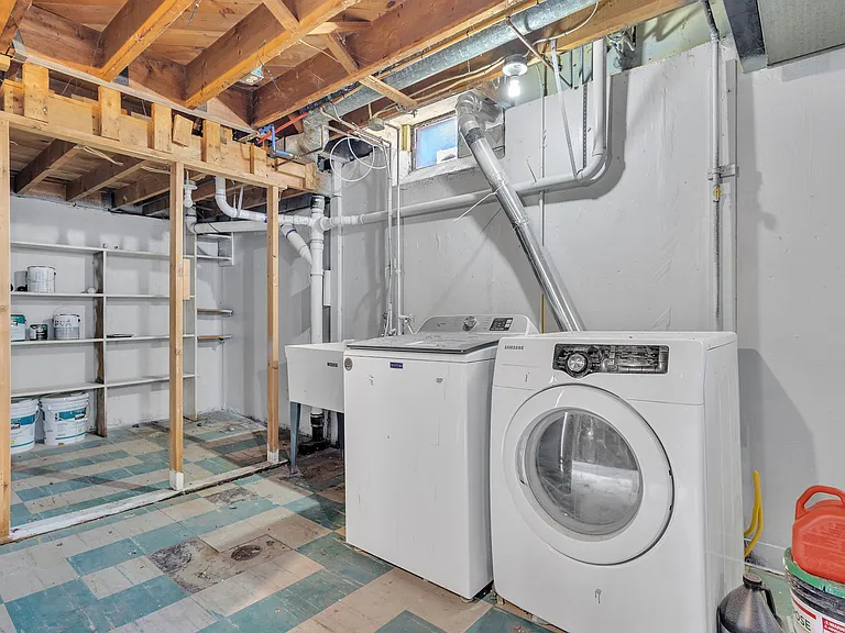 8484 Berwyn St — Photo 31