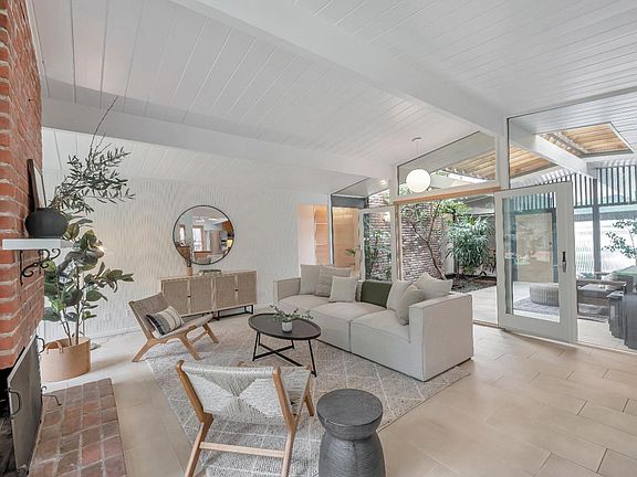 4th image of 439 Nova Albion Way
