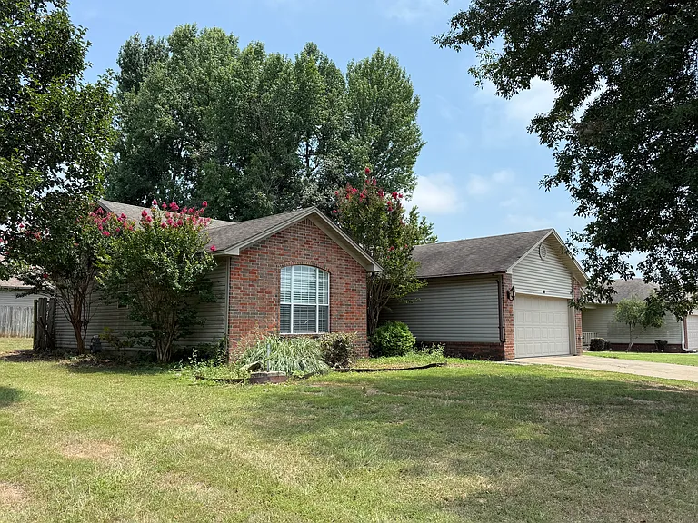 34 Magnolia Dr — Photo 1