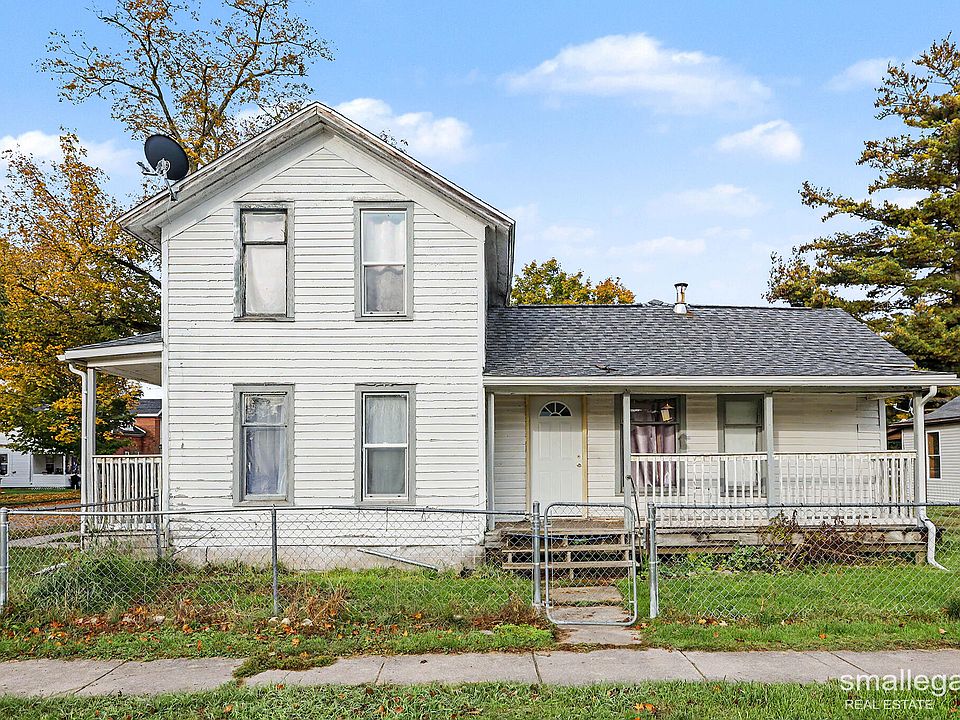 1st image of 221 Maple St