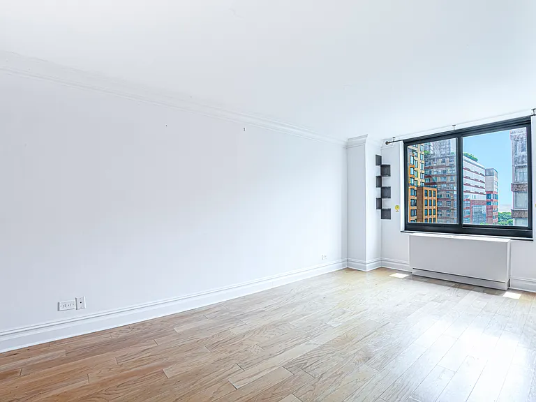 200 Rector Pl #7F — Photo 4