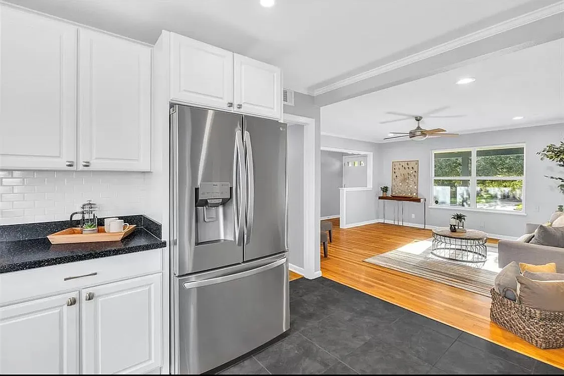3 bed, 1394 sqft, $2,000 — Photo 2