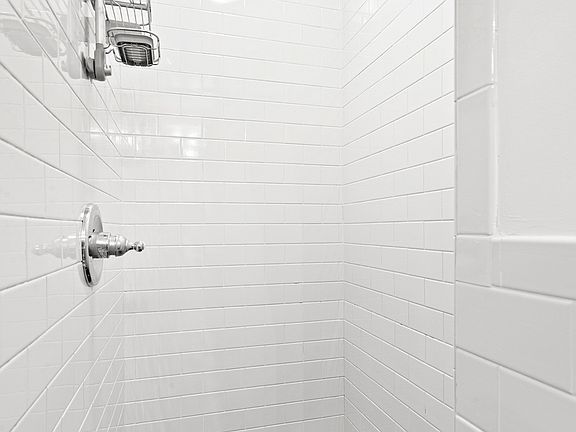 5th image of 140 W 10th St APT 4FE