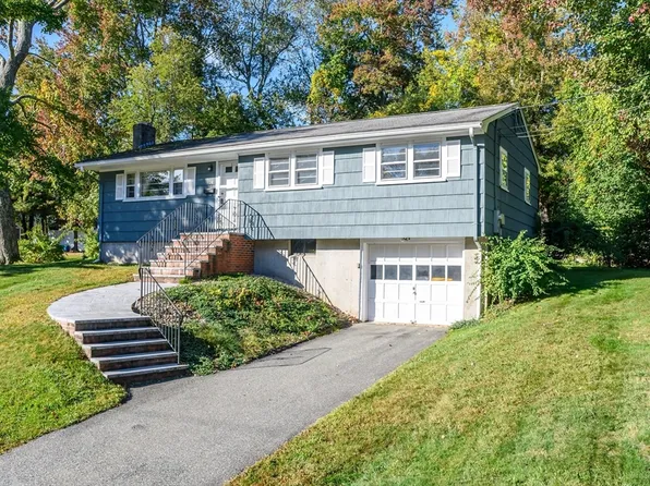 124 Juniper Dr, Norwood, MA 02062