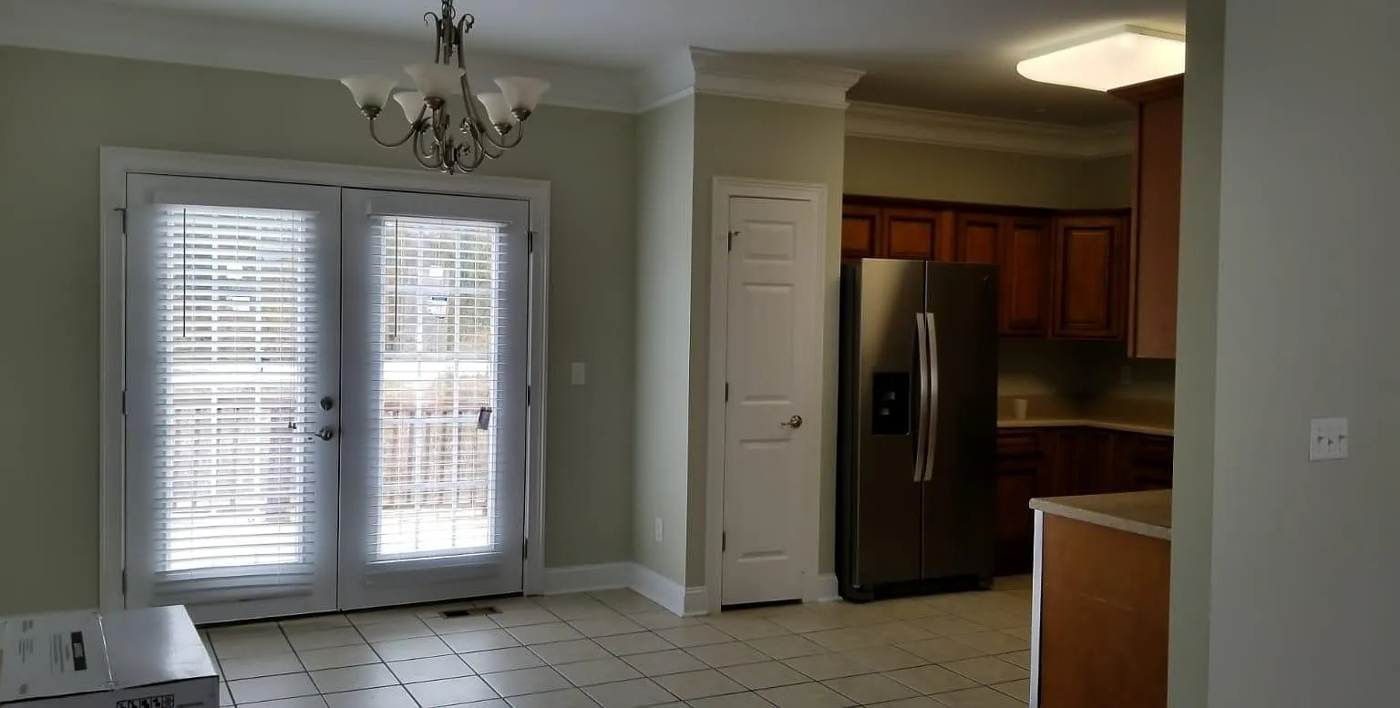 1718 Sterling Oaks Ln — Photo 3