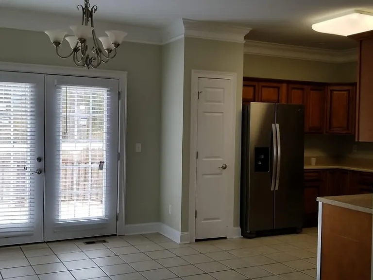 1718 Sterling Oaks Ln — Photo 3