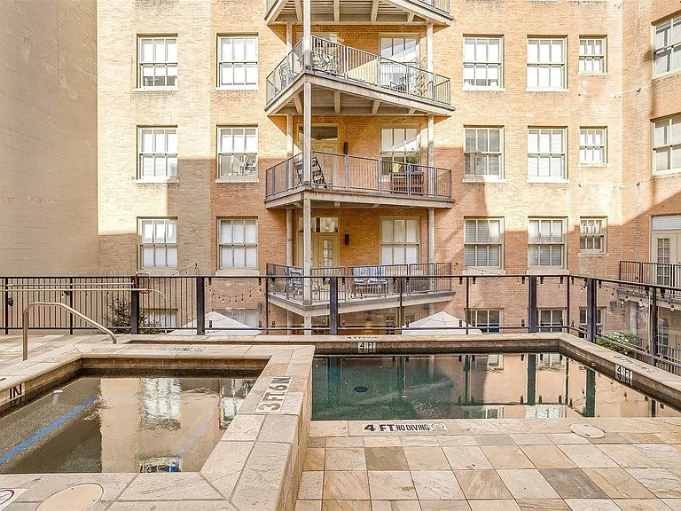 411 W 7th St #202 — Photo 19