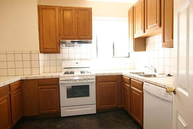 2nd image of 654 8th Ave