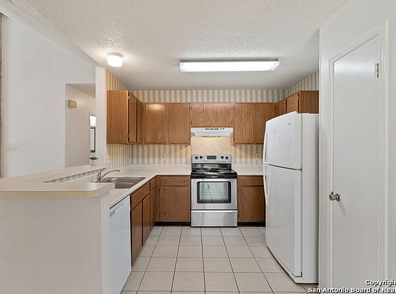 5th image of 12034 Stoney Dr