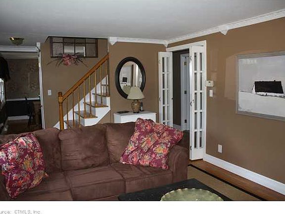 3rd image of 20 Blueberry Ln