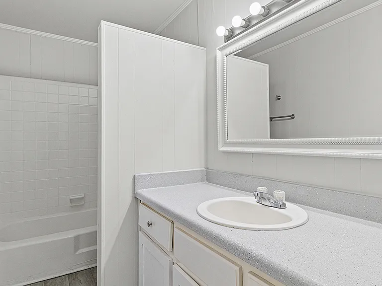 Blue Pines Apartments — Photo 8