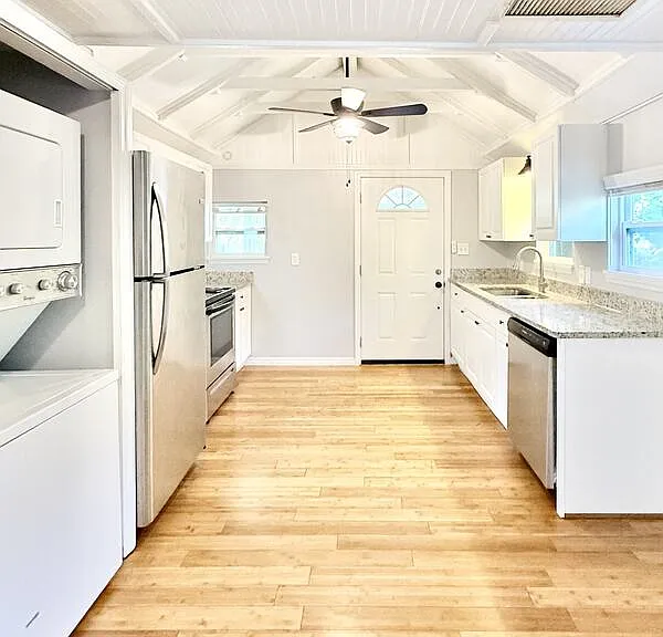 713 Smith St — Photo 20