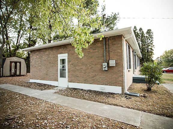 4th image of 608 Shoma Dr
