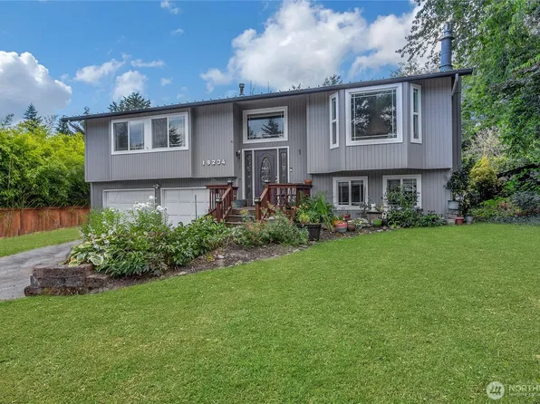 19234 S 54th St E, Lake Tapps, WA 98391