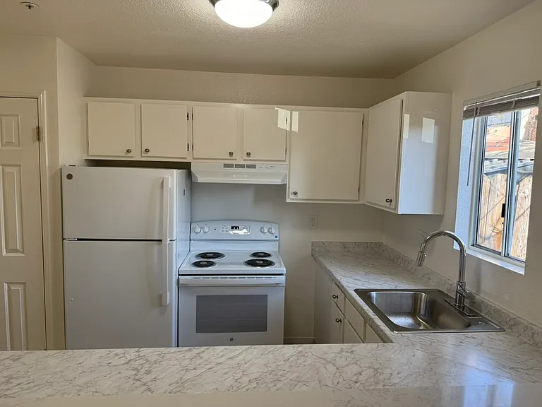 22435 Princeton St #4 — Photo 8