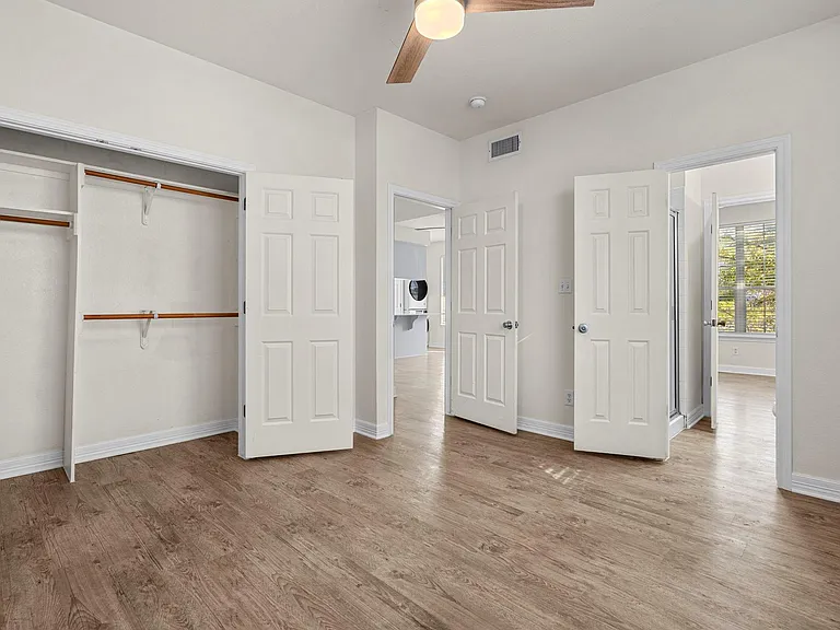 1100 W 25th St #101 — Photo 35