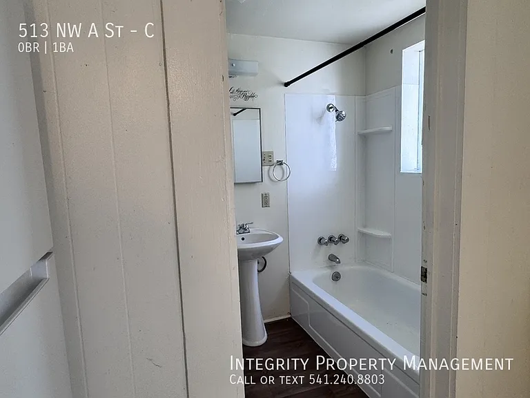 513 NW A St #C — Photo 9