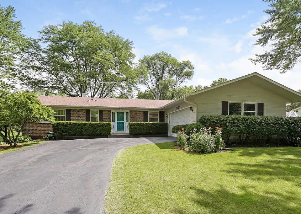 1st image of 15270 W Pinewood Ln