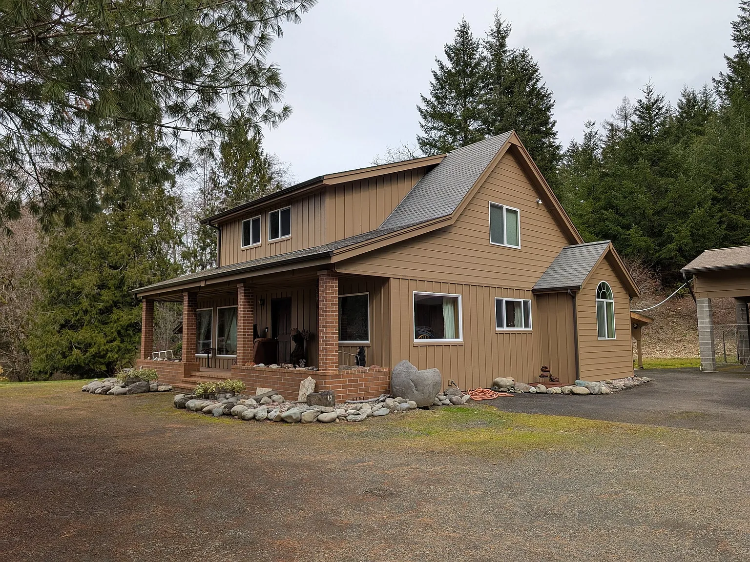 Pet Friendly Private Home on Wooded Acreage — Photo 1