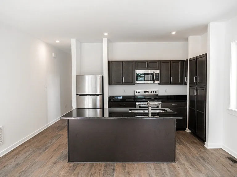 1260 Parkwood Ave — Photo 5