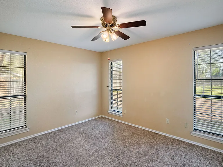 300 E Short St — Photo 17