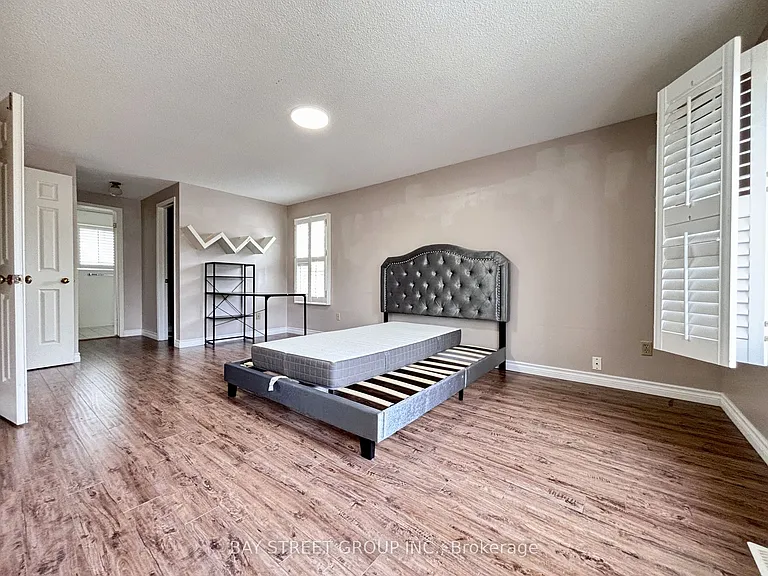 331 Green Ln — Photo 16
