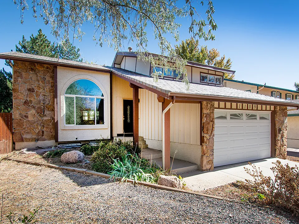 1189 Panorama Dr