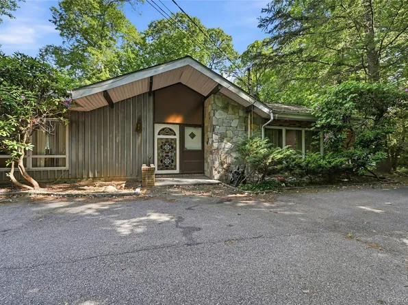 12 Tall Tree Court, Cold Spring Harbor, NY 11724