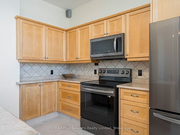 5th image of 36 Saint Marie St