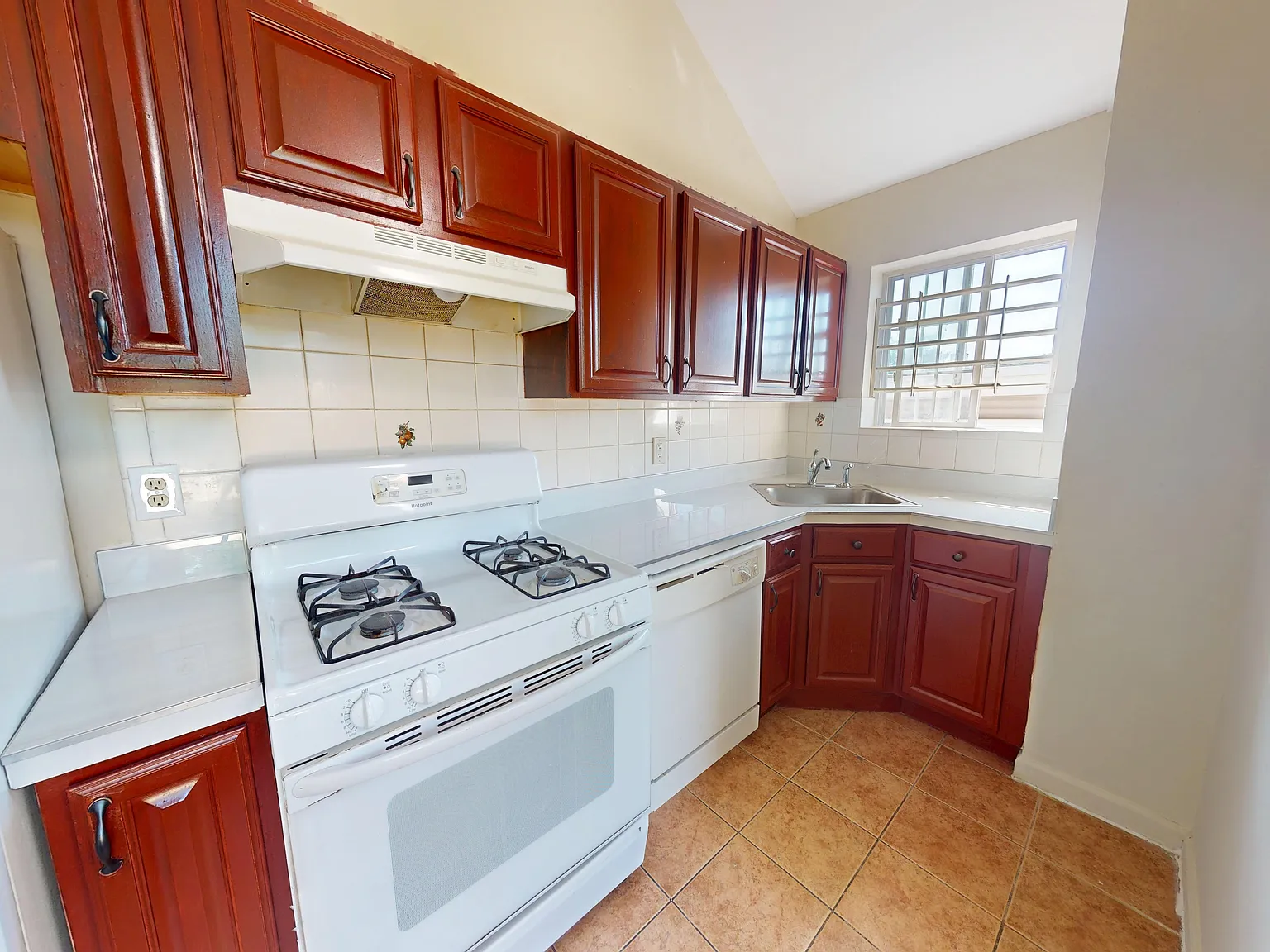 2948 Wickham Avenue — Photo 3