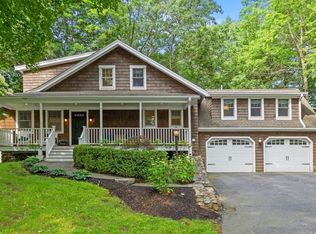 2 Heritage Ln, Lynnfield, MA 01940