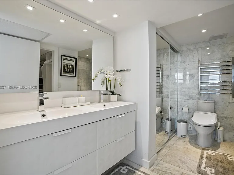 6770 Indian Creek Dr #5M — Photo 16
