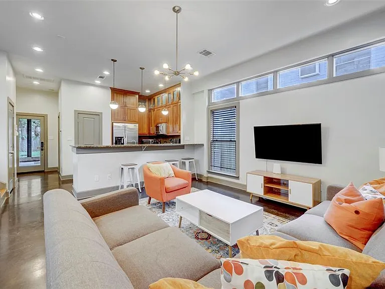 602 W North Loop Blvd — Photo 34