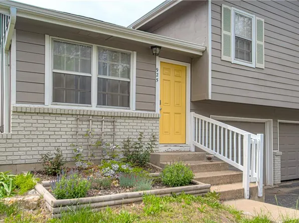 925 N Jan Mar Dr, Olathe, KS 66061