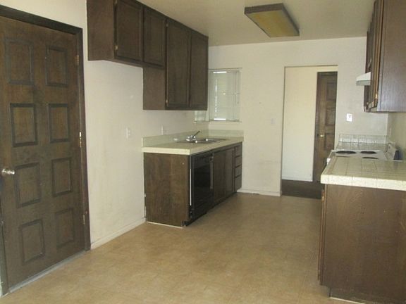 5th image of 5040 University Center Dr