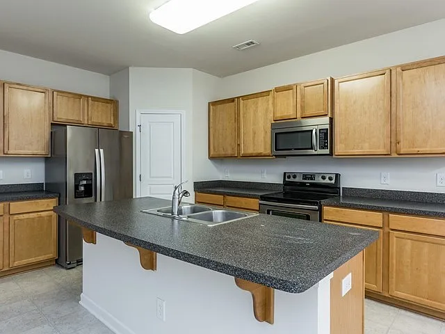 416 Charleville Ct — Photo 8