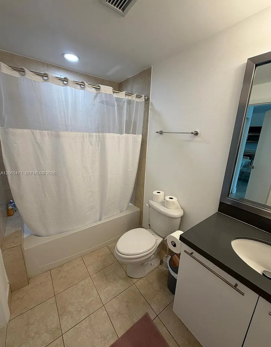 Ivy Condo — Photo 3