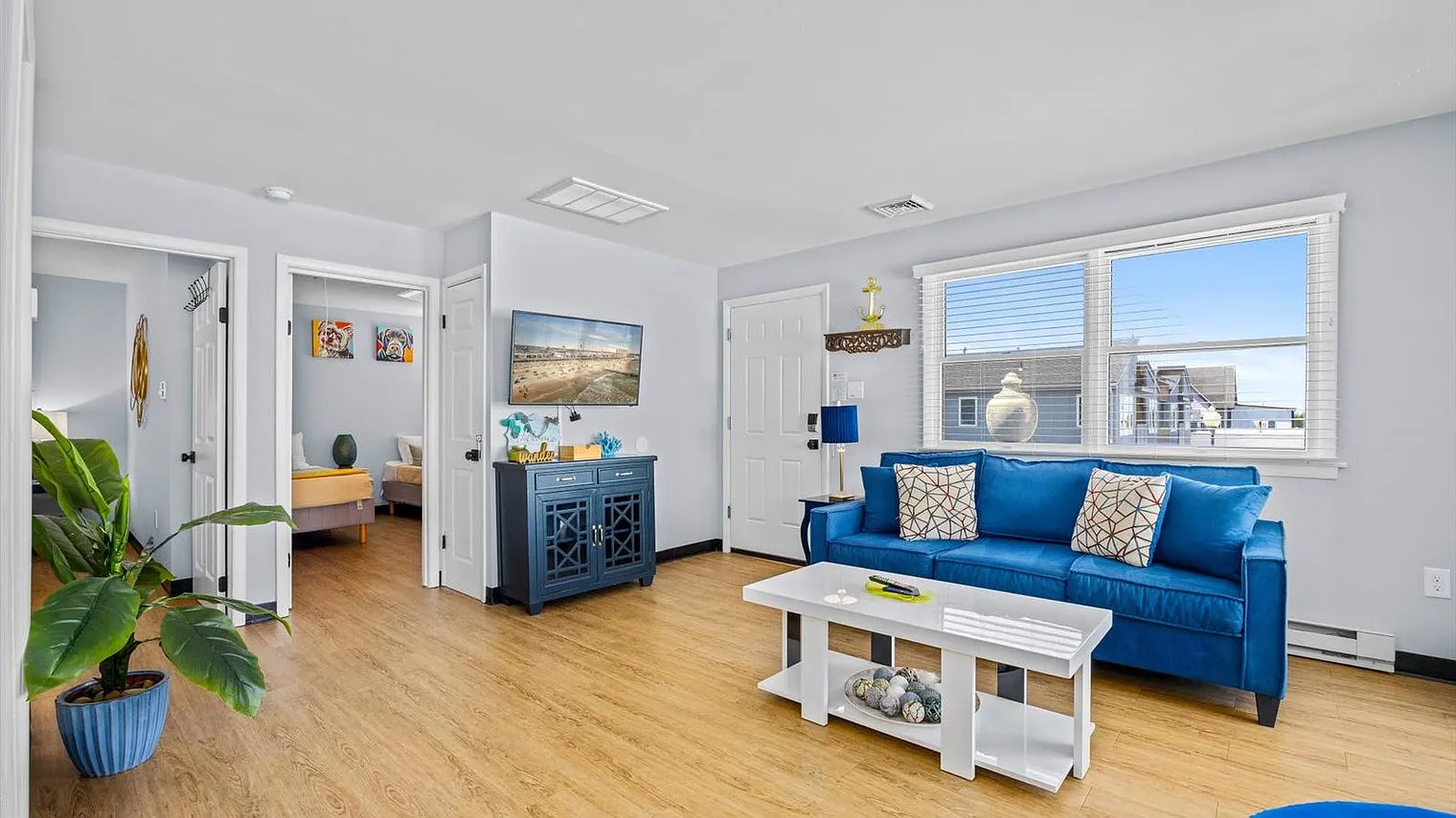 2 bed, 1.0 bath, 753 sqft, $5,953 — Photo 2