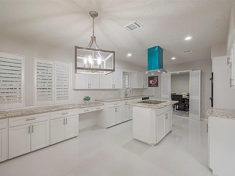6107 Sanford Rd — Photo 23