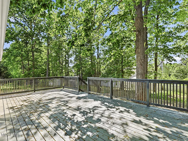 331 Gordons Corner Rd — Photo 40