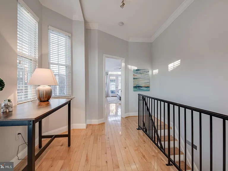 142 W Clement St — Photo 18