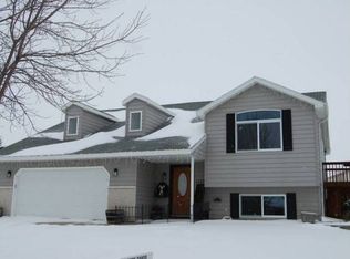 1223 12th Ave NE, Watertown, SD 57201