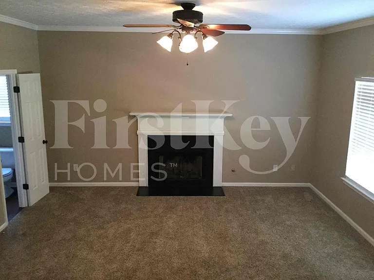 1115 Ivey Ln — Photo 5