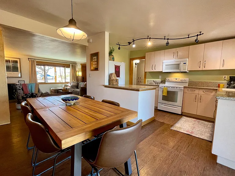 6161 Chia Ave — Photo 5