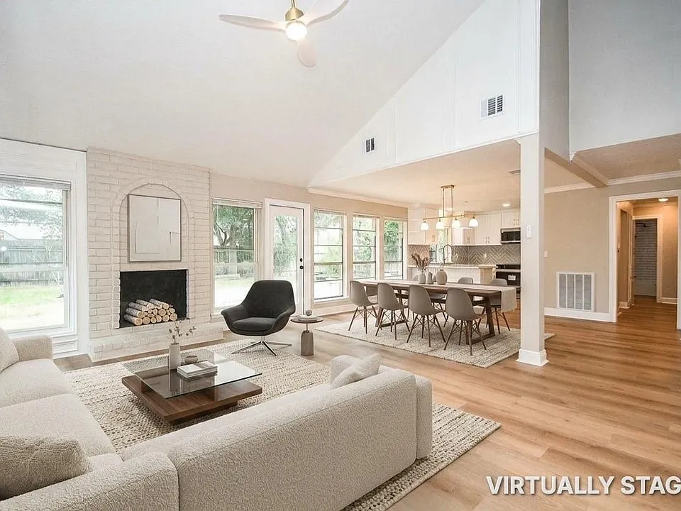 22418 Elsinore Dr