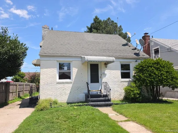 299 Locust Avenue, Uniondale, NY 11553