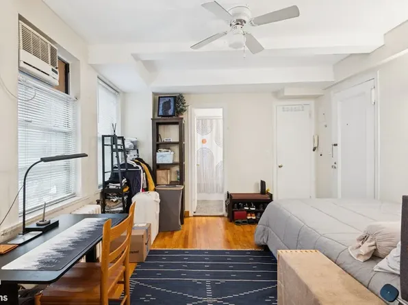 333 East 43rd Street image 5 of 13