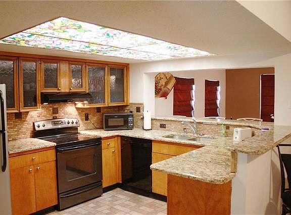 3rd image of 3837 Commonwealth Dr